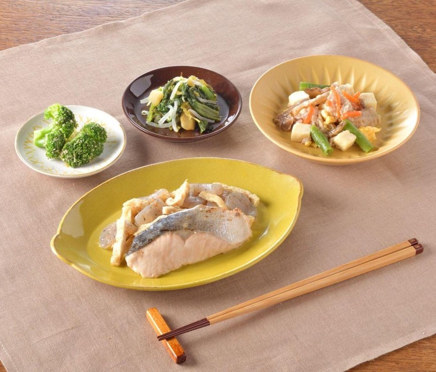 配達される仕切り付きのお弁当